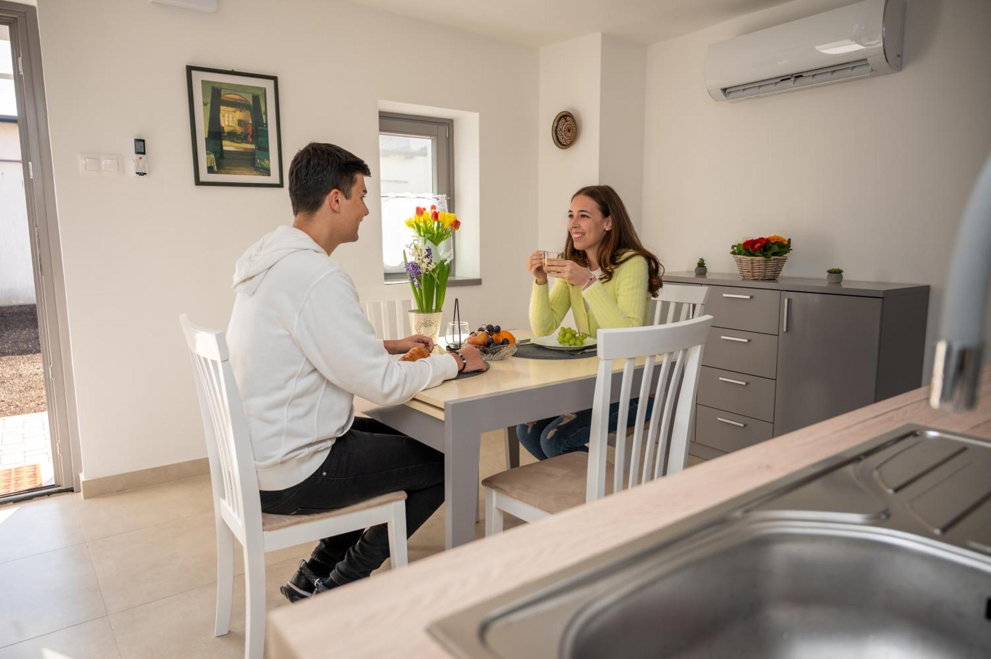 Tuenderkert Apartman Gyula Zewnętrze zdjęcie