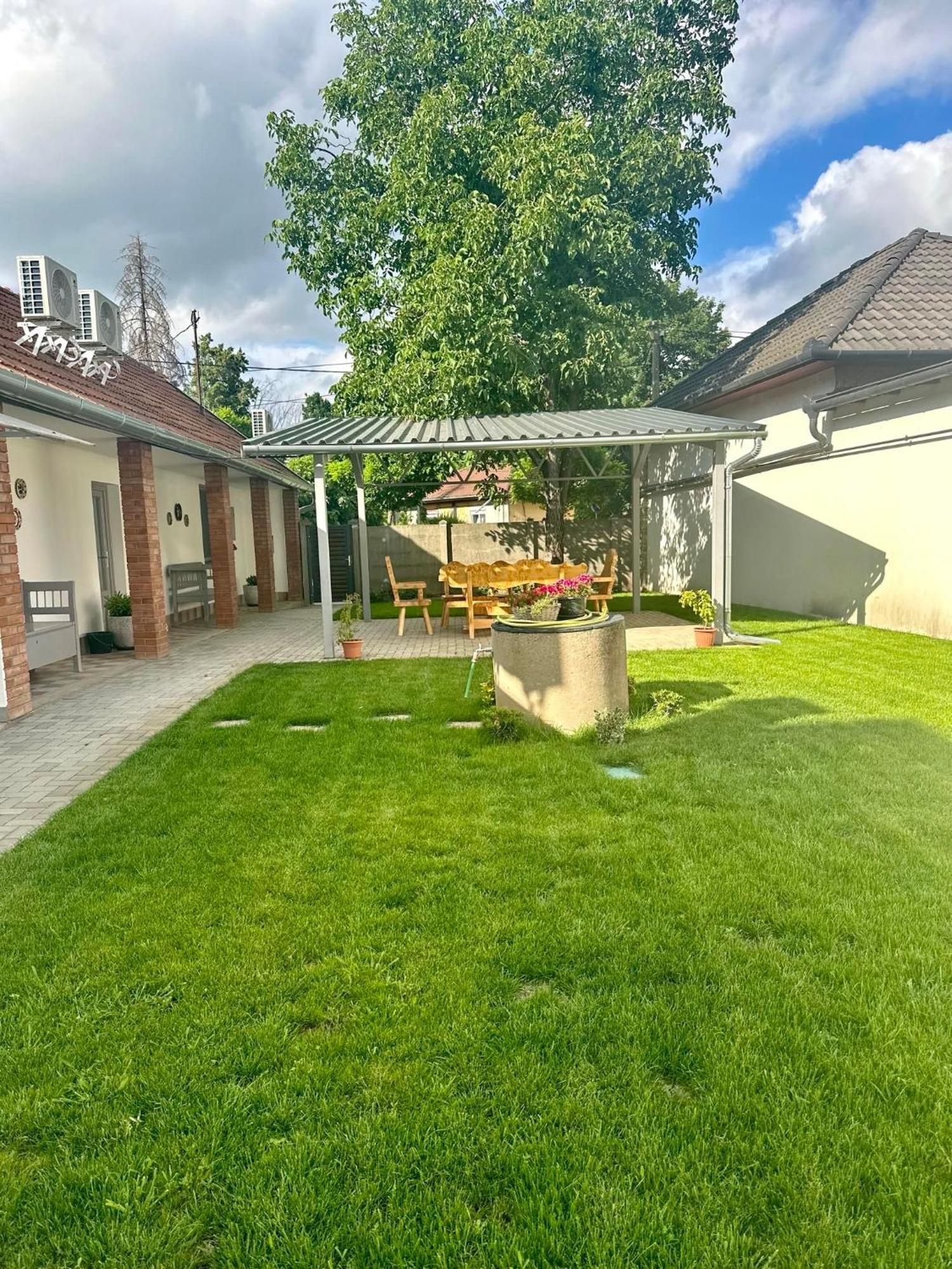Tuenderkert Apartman Gyula Zewnętrze zdjęcie